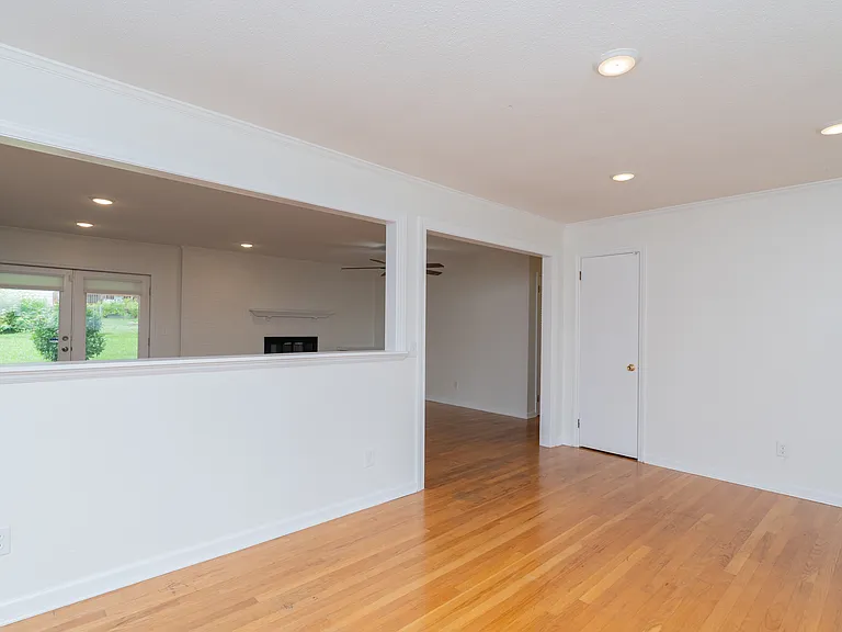 1621 Fernwood Cir — Photo 5