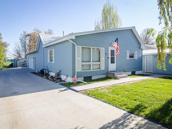 403 South St, Glenburn, ND 58740