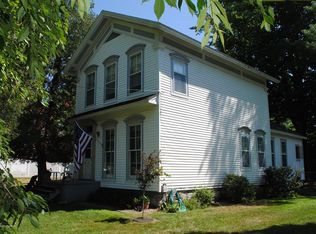 174 S Wythe St, Pentwater, MI 49449