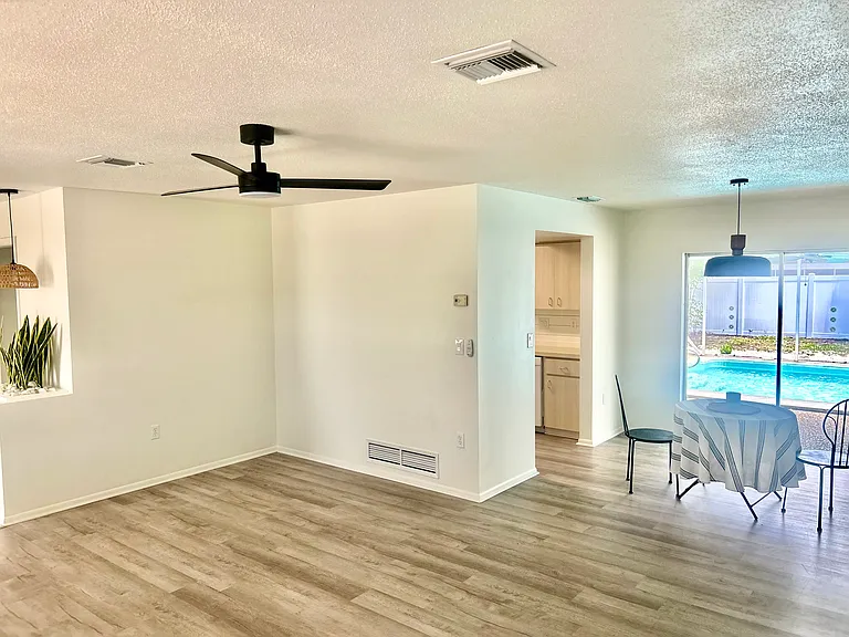 3851 Allenwood St — Photo 6