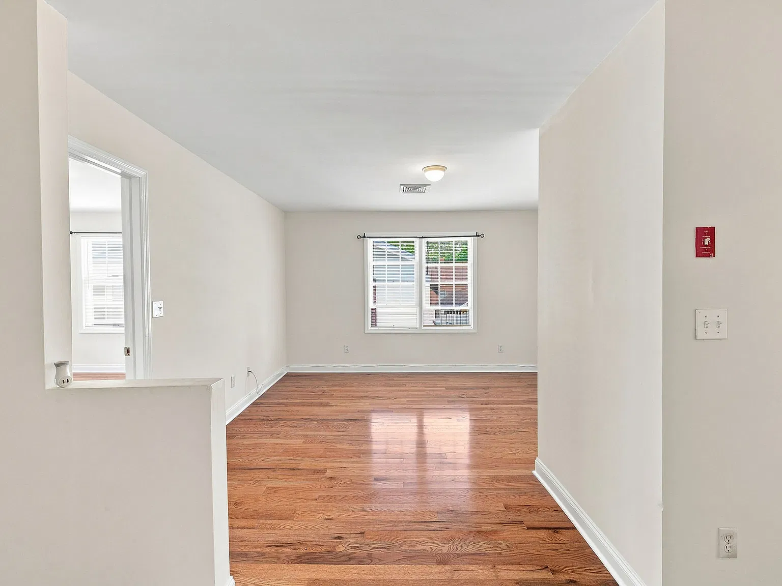 3 bed, 1138 sqft, $3,500 — Photo 4