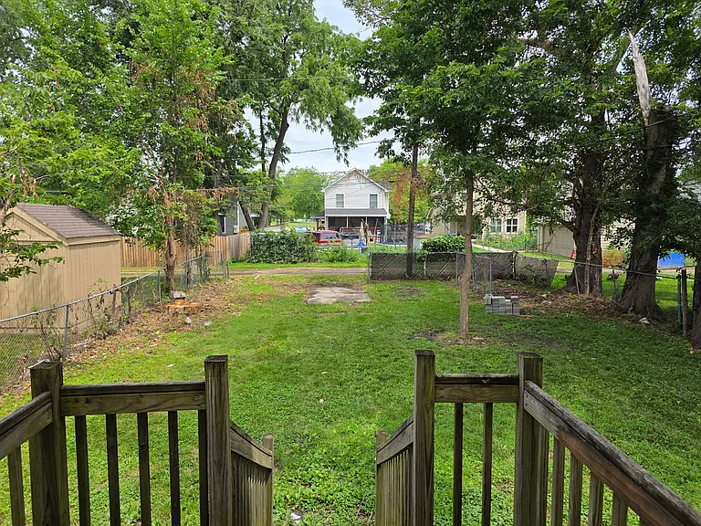 1705 Gillette St — Photo 12