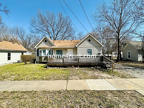 220 N Walnut St Photo 1
