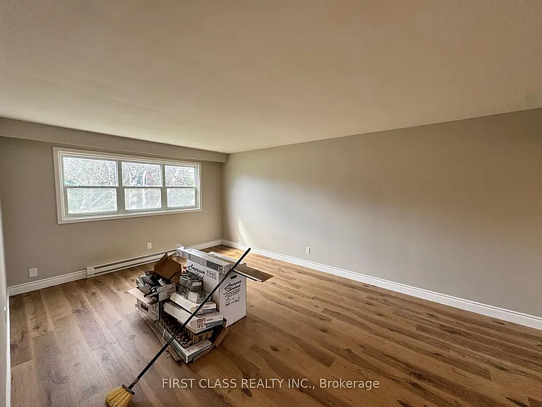 596 Digby Ave — Photo 9