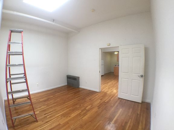5th image of 15 Lawton St APT 23