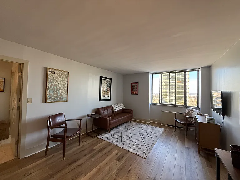 600 E 8th St #4D — Photo 4