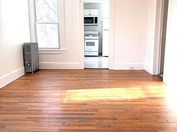 3rd image of 16 Broad St Unit 2