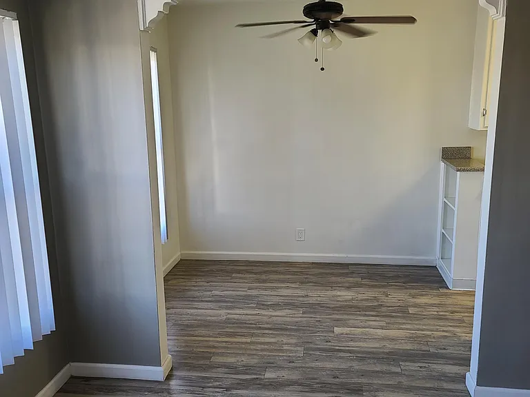 425 S Alexandria Ave — Photo 19