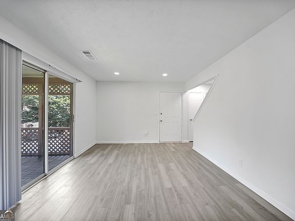 4th image of 330 Quail Run