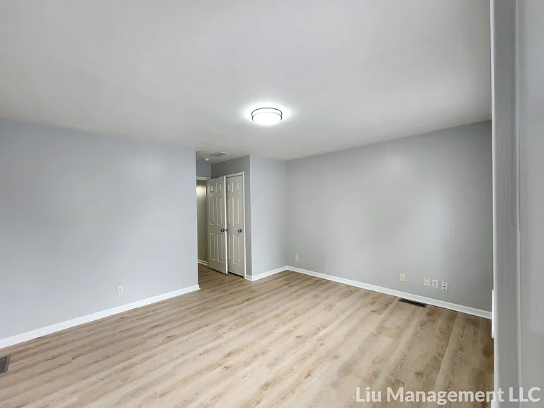 1042 N Traub Ave — Photo 12