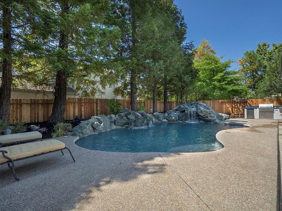 1st image of 1304 Longfellow Cir