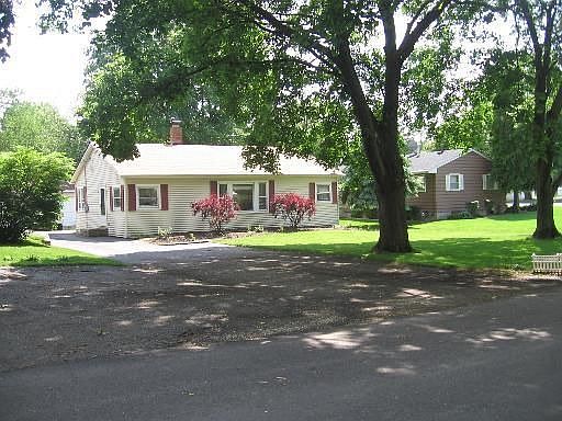 1st image of 90 Calkins Dr