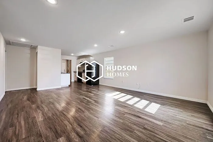 1311 N Travis St — Photo 5