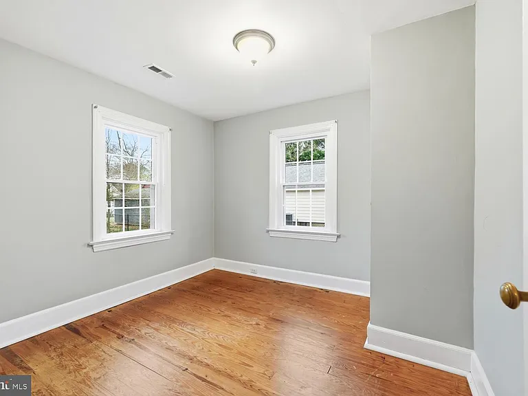 304 Elm Ave — Photo 10