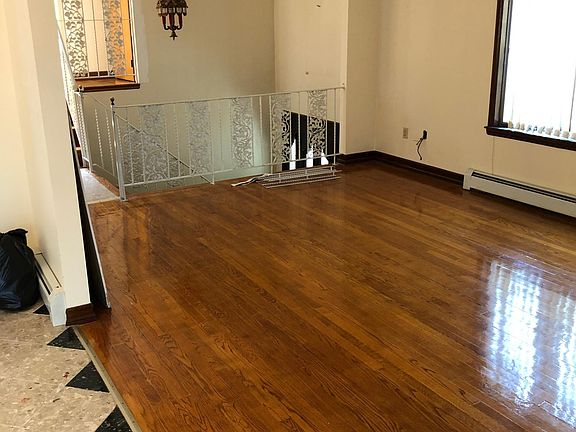 4th image of 520 Clawson St Floor 1