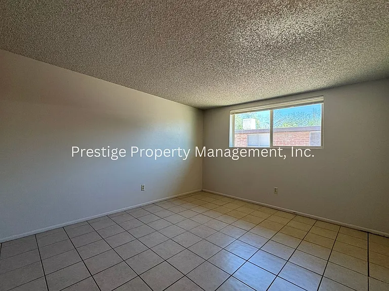 2302-2312 N Ralph Ave — Photo 7