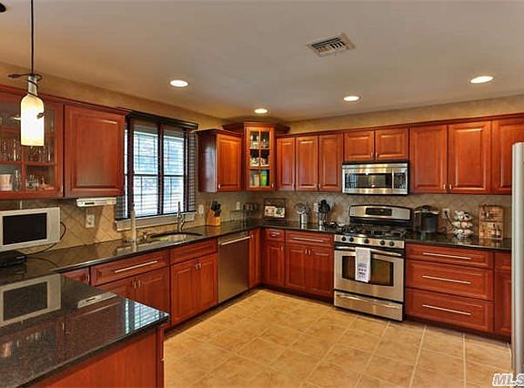 5th image of 3 Franciscan Ln