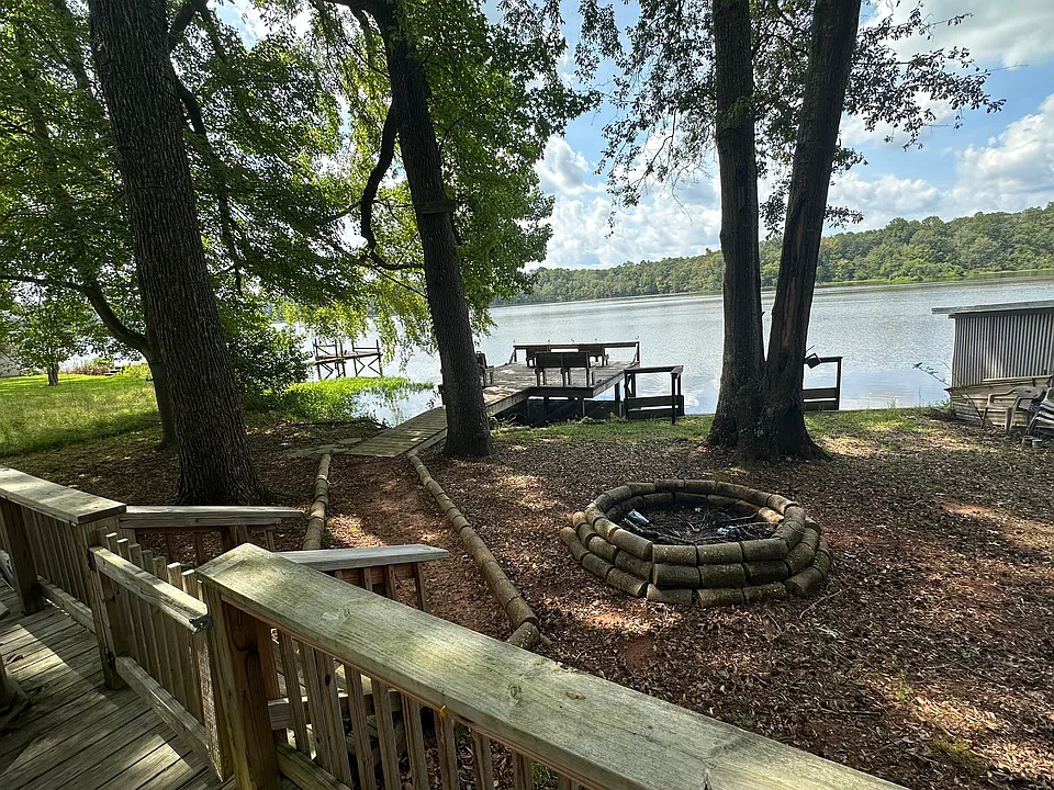187 Weavers Lake Front Rd