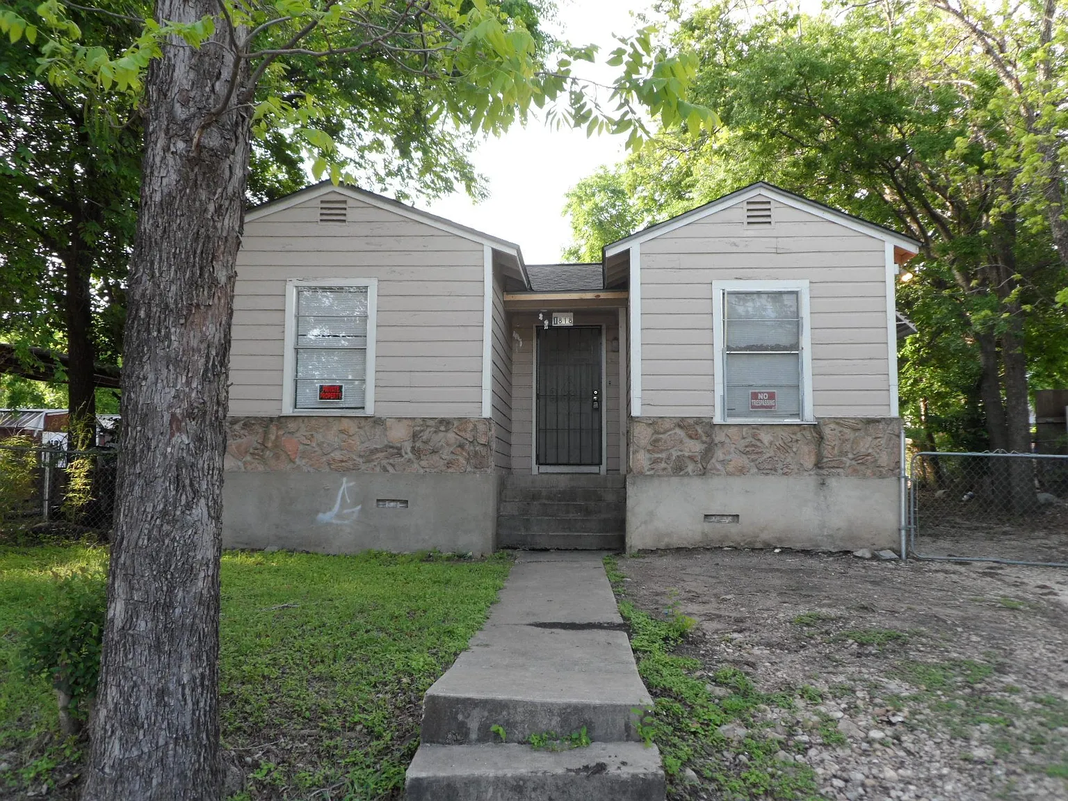 3 bed, 1176 sqft, $1,300 — Photo 1