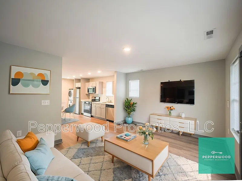 2 bed, 1.5 bath, 900 sqft, $1,395 — Photo 2
