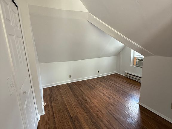 5th image of 1539 W New York St #B