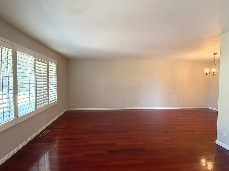 3695 Sanford St — Photo 11