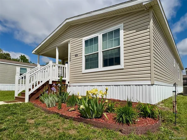 1190 Primrose Ct, Albion, MI 49224