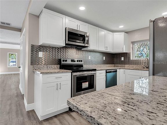 3rd image of 2037 Chamberlin St