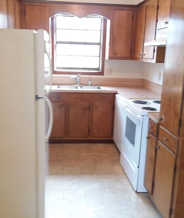 2nd image of 84 Shady Crest Ln