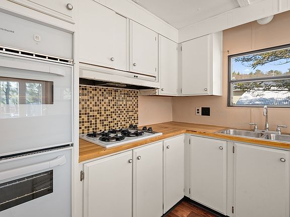 3rd image of 19 Victoria Ln