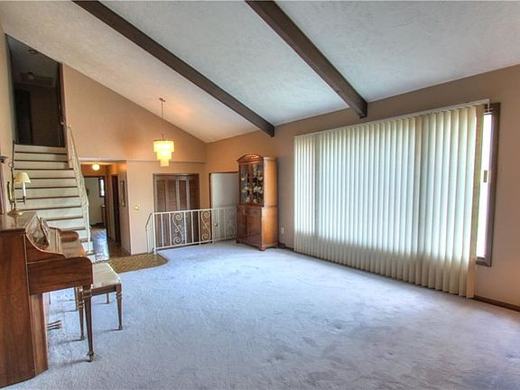 4th image of 5989 Ashcroft Dr