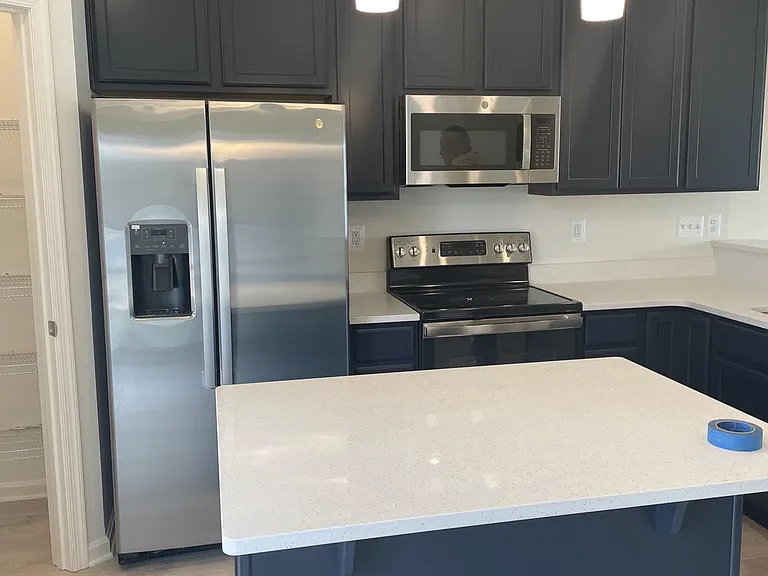377 Hackley Dr — Photo 8