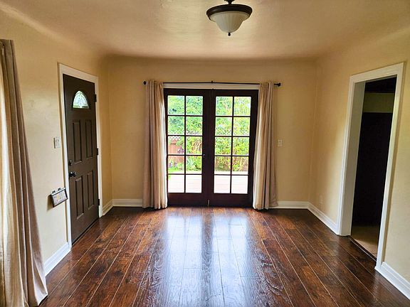 3rd image of 2623-2623 S Alma St