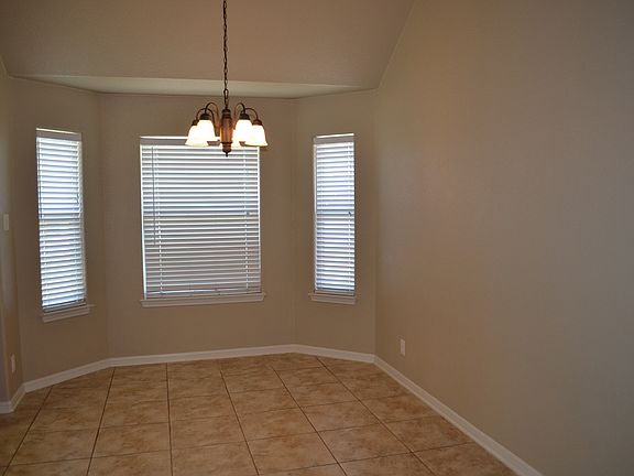 4th image of 1513 Hazelnut Dr