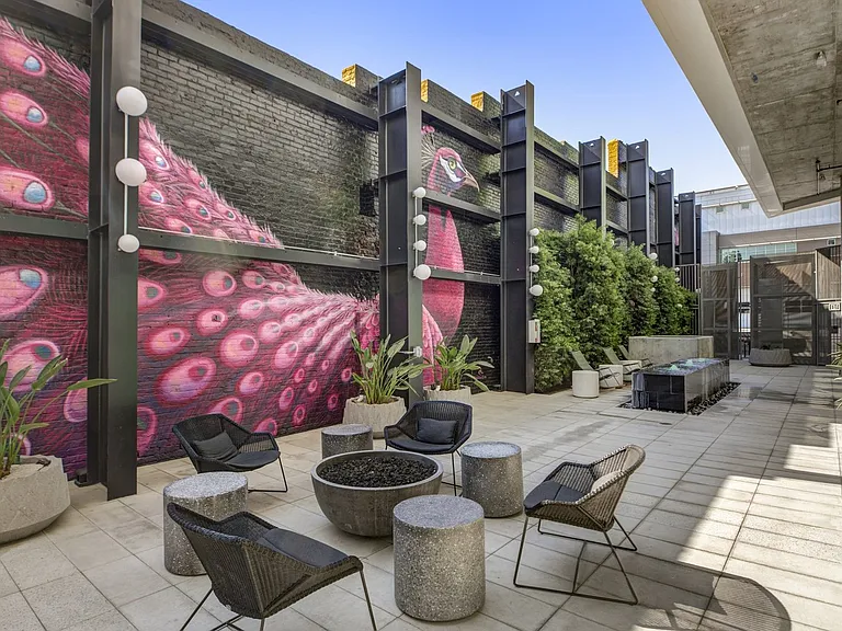 Fusion Hollywood - Courtyard