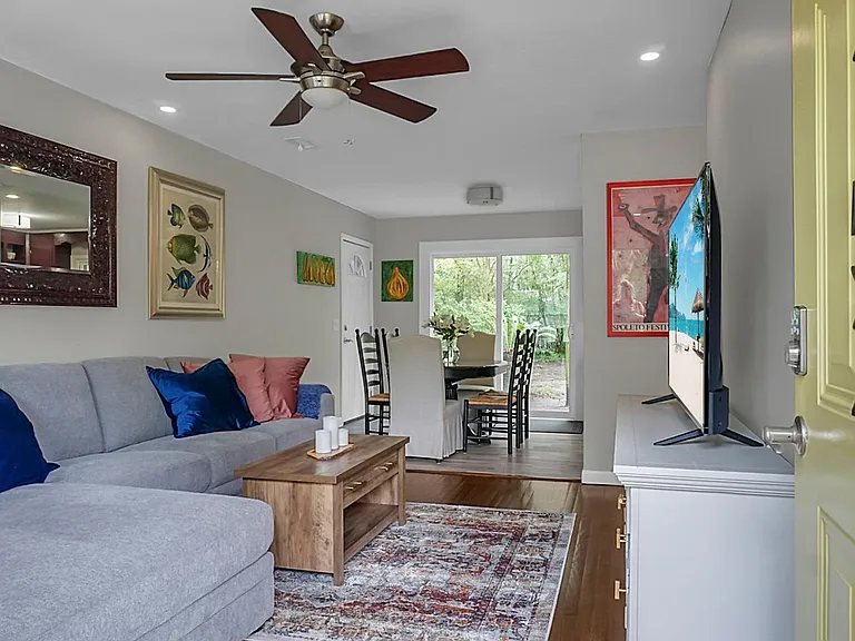 1152 Camden St — Photo 2