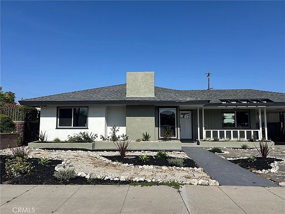 3rd image of 308 S Poinsettia Ave