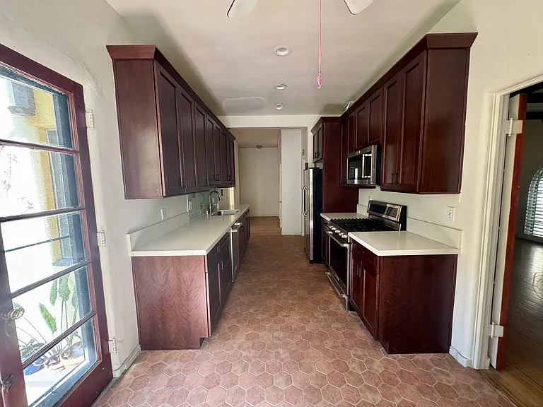 363 N Sycamore Ave #7002 — Photo 9