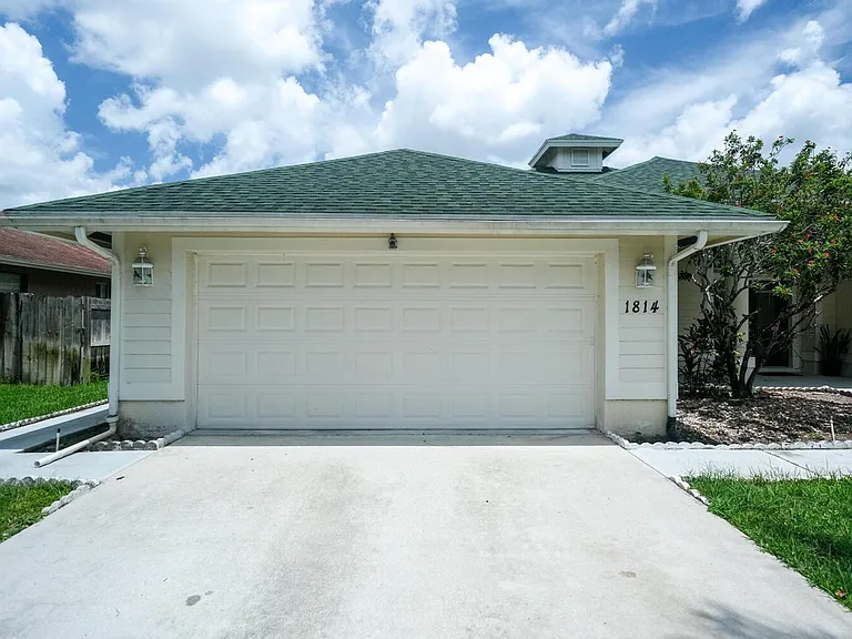 1814 Wisteria St — Photo 31