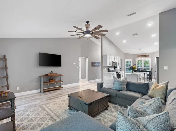 5861 Capitol Dr, Gulf Breeze, FL 32563