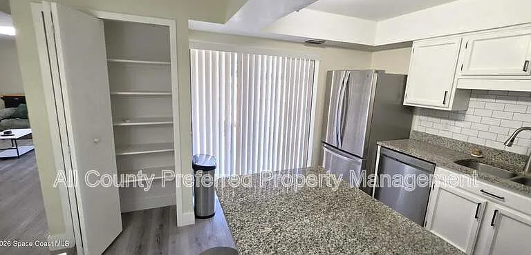 1642 S Park Ave — Photo 8