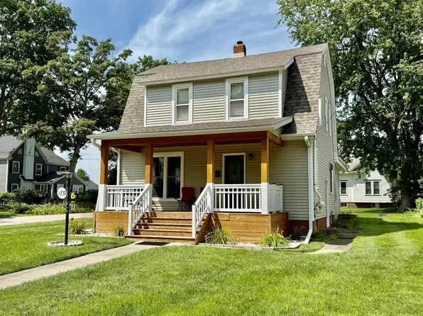 2731 7th St, Peru, IL 61354