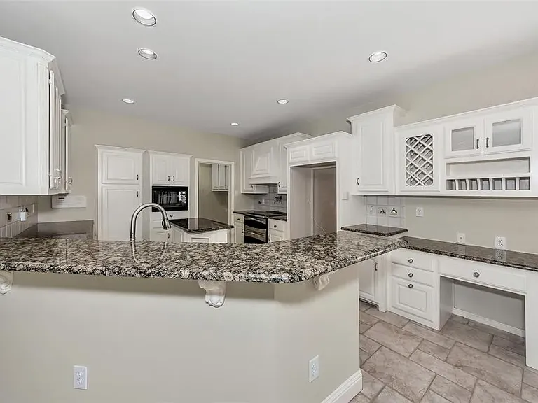 8517 Woodlake Cir — Photo 16