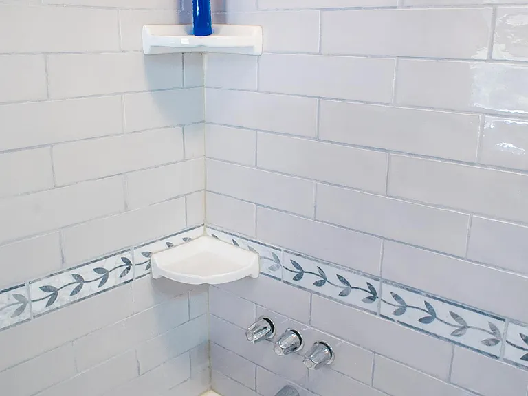 917 E 2nd St — Photo 10