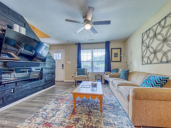 3rd image of 109 Longvale Dr