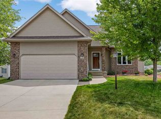 560 Avalon Pl, Coralville, IA 52241