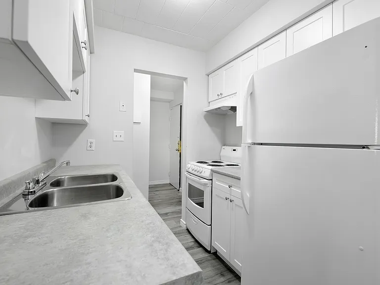 591 Wellington Ave #302 — Photo 2