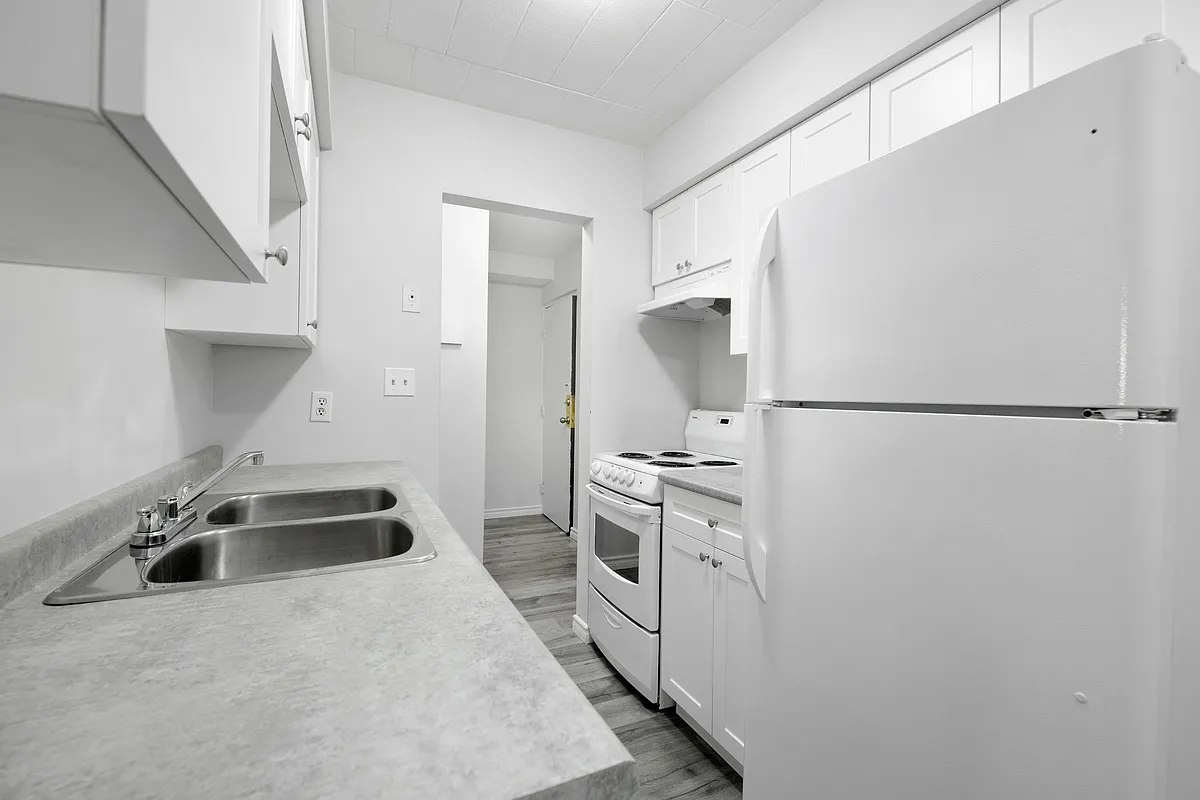 Building Photo - 591 Wellington Ave #302