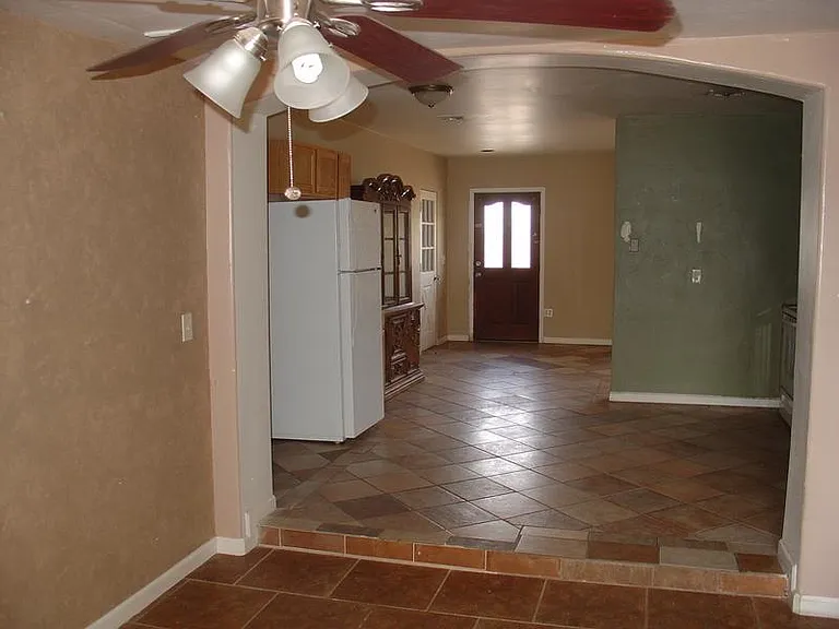1823 W Fairmount Ave — Photo 21