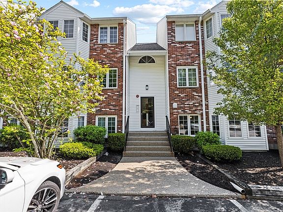 3rd image of 122 Tall Oaks Dr Unit J